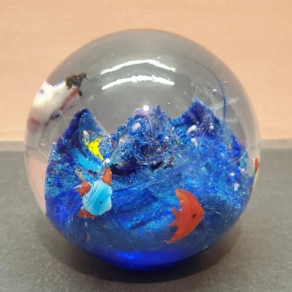 Vintage Crystal Clear Aquarium Art Paperweight Crystal Globe Expertly Crafted - Picture 8 of 12